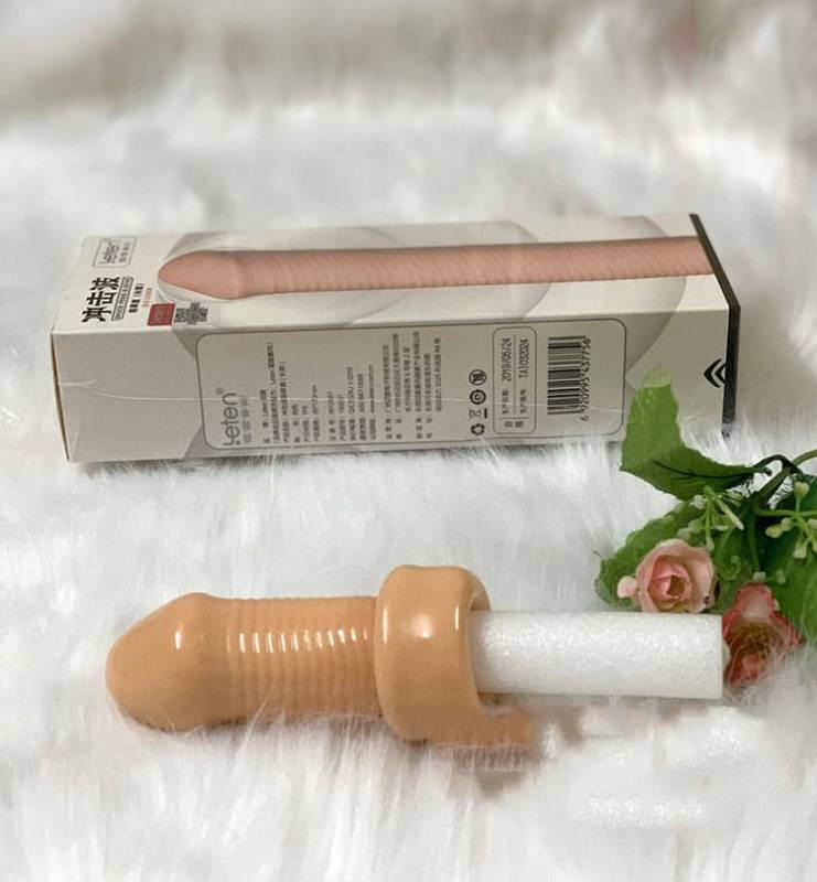 Cận cảnh chất liệu silicone siêu mềm của bao đôn Leten BD41D mỏng