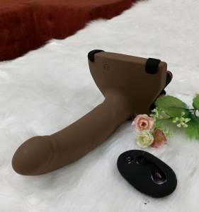 Dương vật dây đeo rỗng ruột có rung điều khiển xa