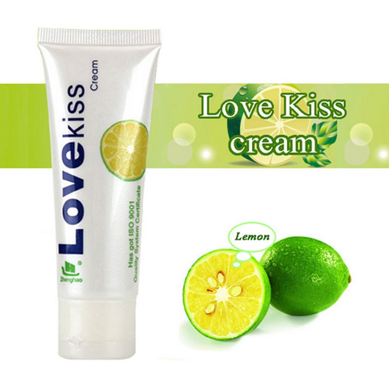 Cận cảnh chi tiết bao b&igrave; gel b&ocirc;i trơn Love Kiss Hương Chanh G01C
