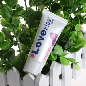 Ảnh tổng quan sản phẩm kem b&ocirc;i trơn LoveKiss hương nho 20ml G01D