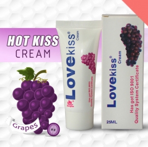 Cận cảnh bao b&igrave; tu&yacute;p kem b&ocirc;i trơn LoveKiss hương nho 20ml G01D